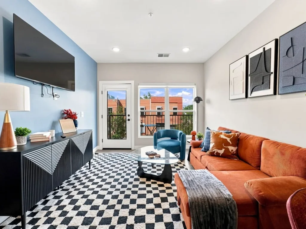 Stylish 1BR with rooftop access near Franklin Park