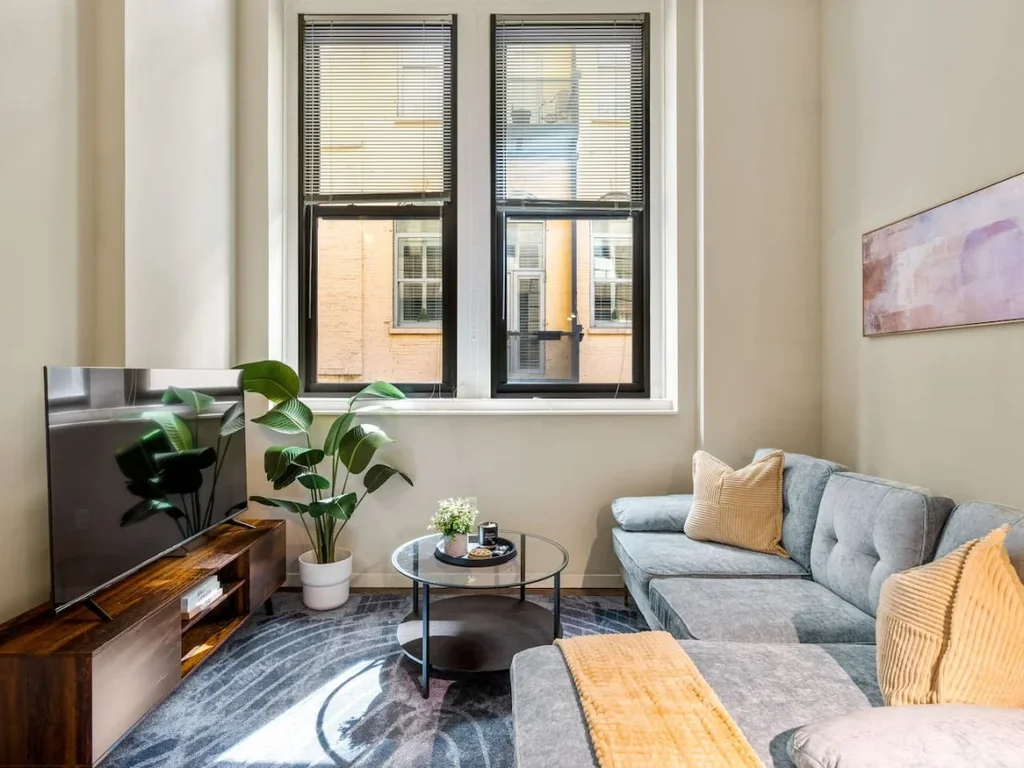 1Bed/1.5Bath Gym+Pool, Stadium.