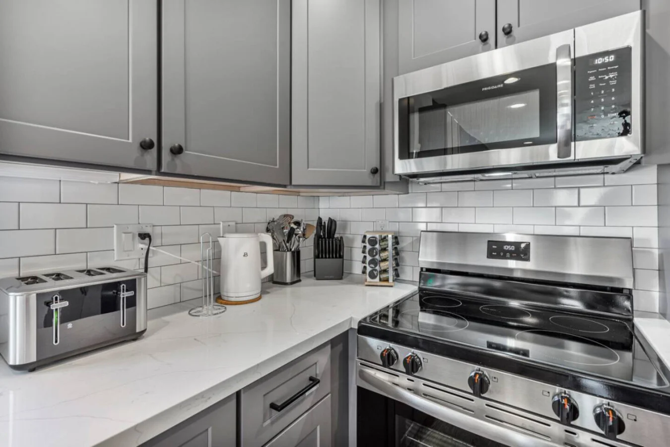 You can almost hear the sizzle of ingredients as you cook in the well-equipped kitchen, where every detail is designed for convenience.