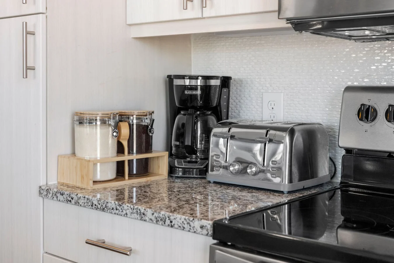 You’ll love the convenience of this fully equipped kitchen, where you can brew coffee, cook meals, or prepare snacks. The cozy layout and warm ambiance make cooking here a delightful part of your stay.