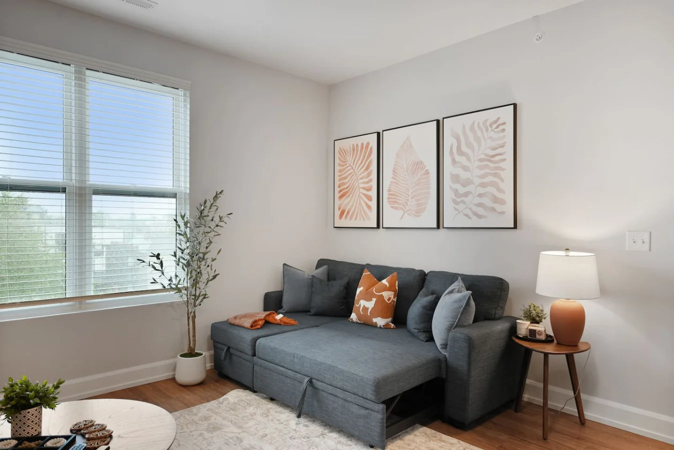 The living room invite you to relax and unwind, with a layout designed to maximize comfort and tranquility.
