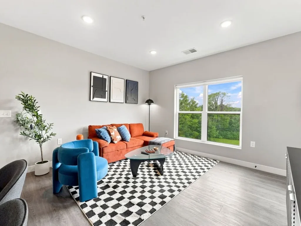 Spacious 2BR Apt | Rooftop + Downtown Columbus