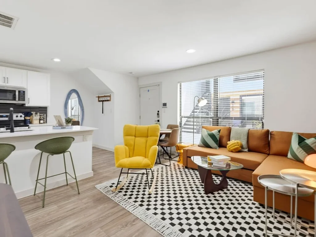 Sleeps 3 ~ Near American Airlines Center + the Medical District + Downtown/Uptown