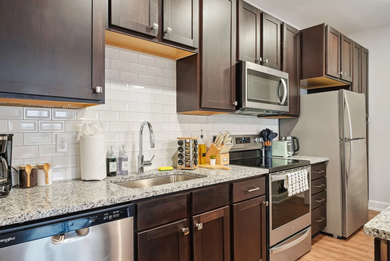 The kitchen’s open layout allows you to move freely as you prepare meals, with everything you need at your fingertips.