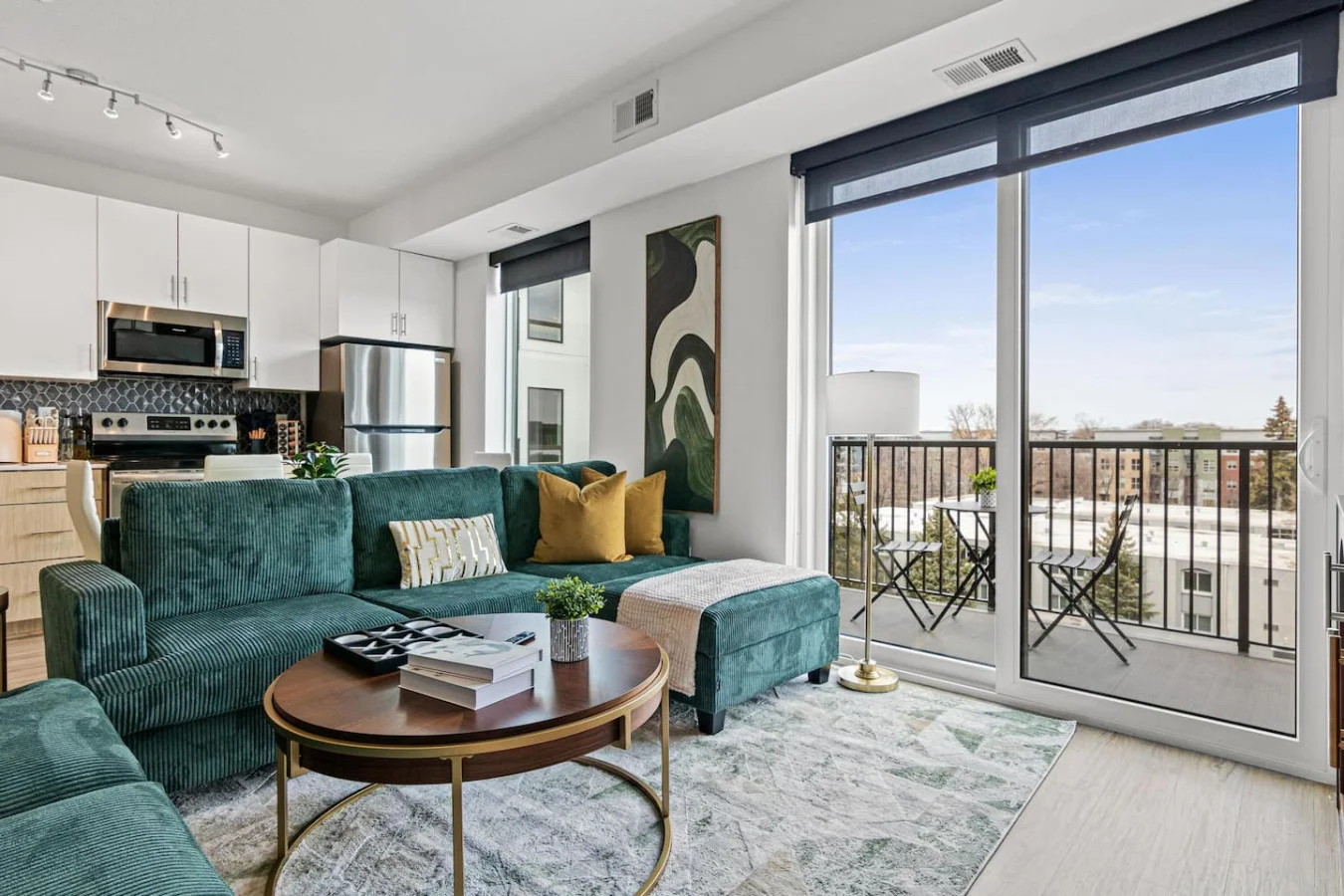 Luxury Uptown 2Bed Condo with Patio |Gym |Office