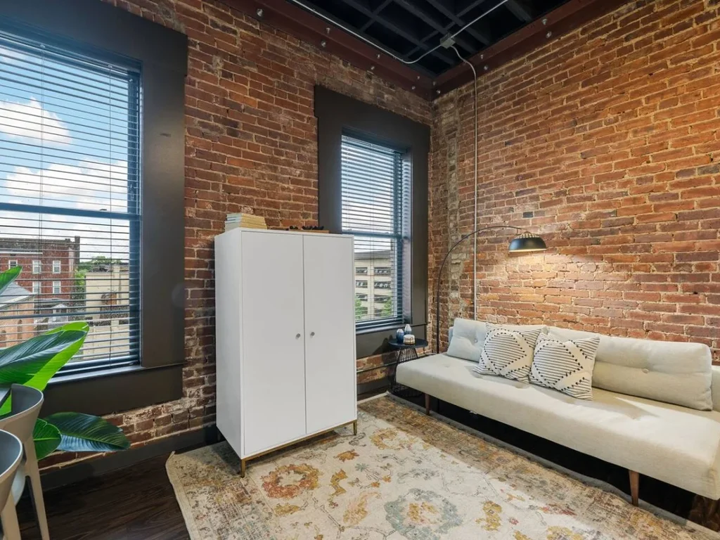 1BR Heart of D/T, near Aquarium, Whisky Distillery