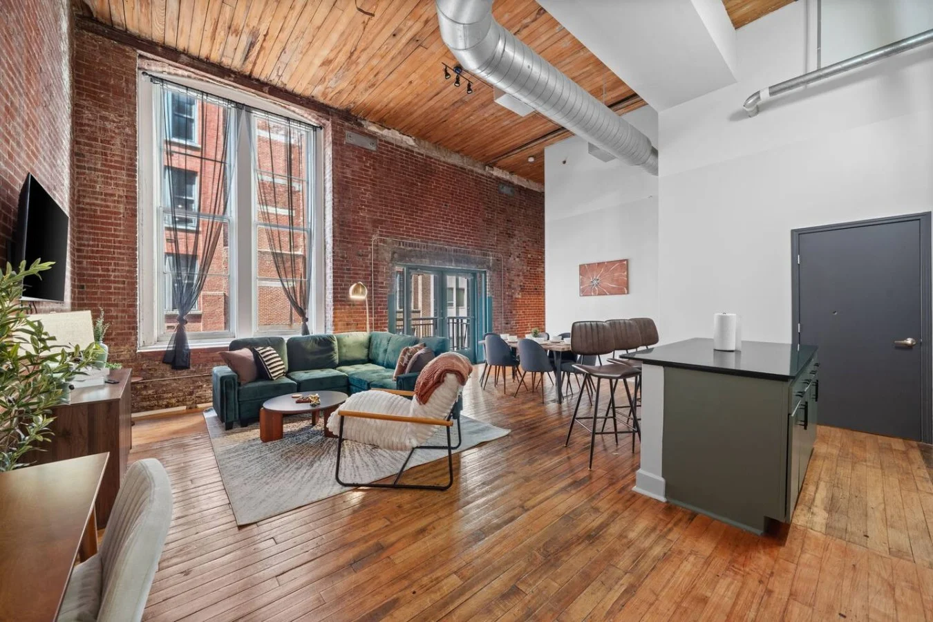 Modern 2BR Retreat Near Downtown St. Louis