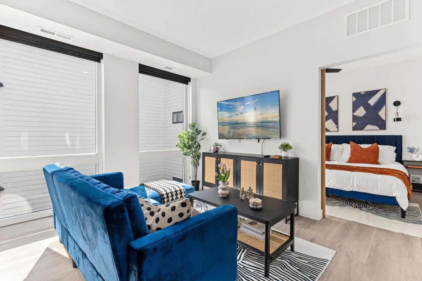 Stay connected effortlessly with fast, free Wi-Fi throughout the living area.