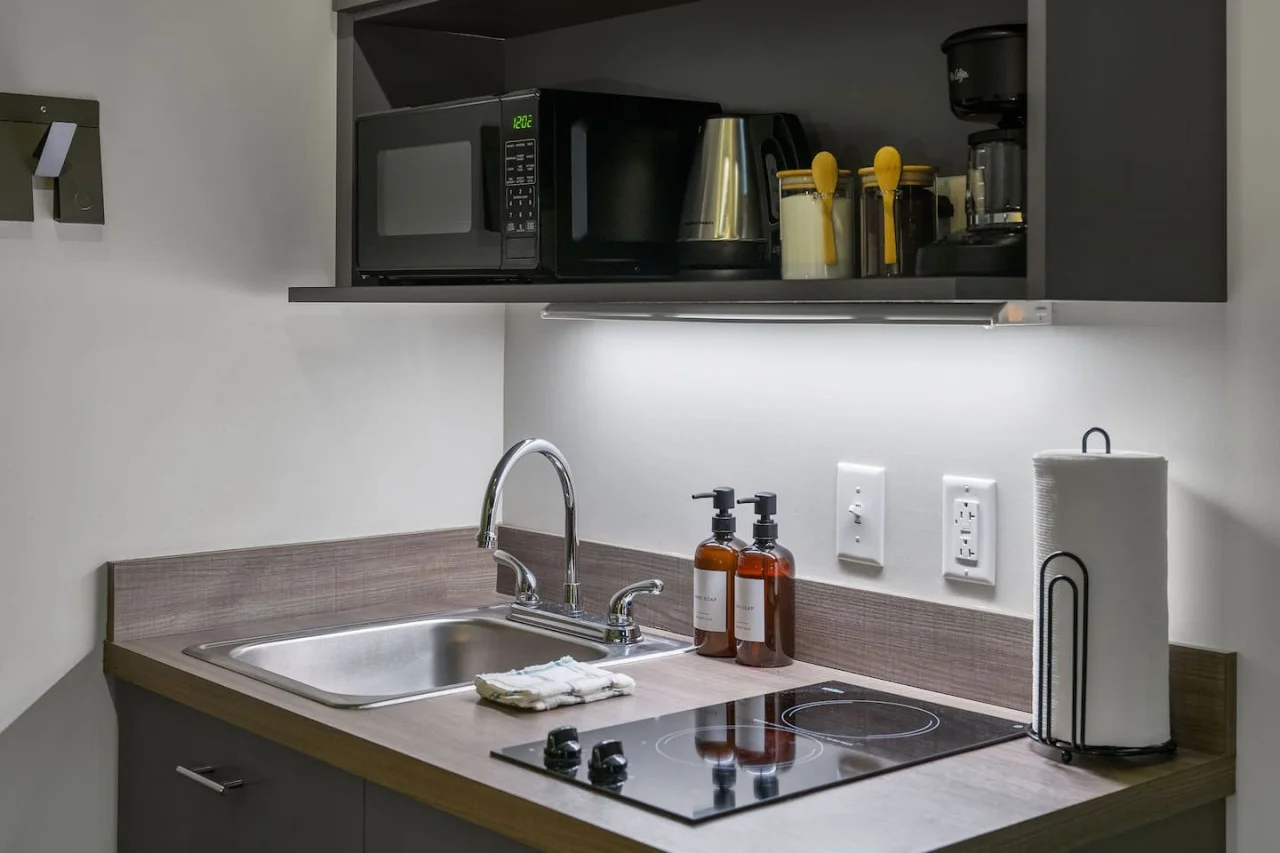 The kitchen’s open layout allows you to move freely as you prepare meals, with everything you need at your fingertips.