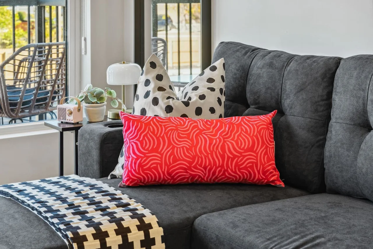 You feel a sense of peace as you step into the living room , with its inviting decor and soothing tones.