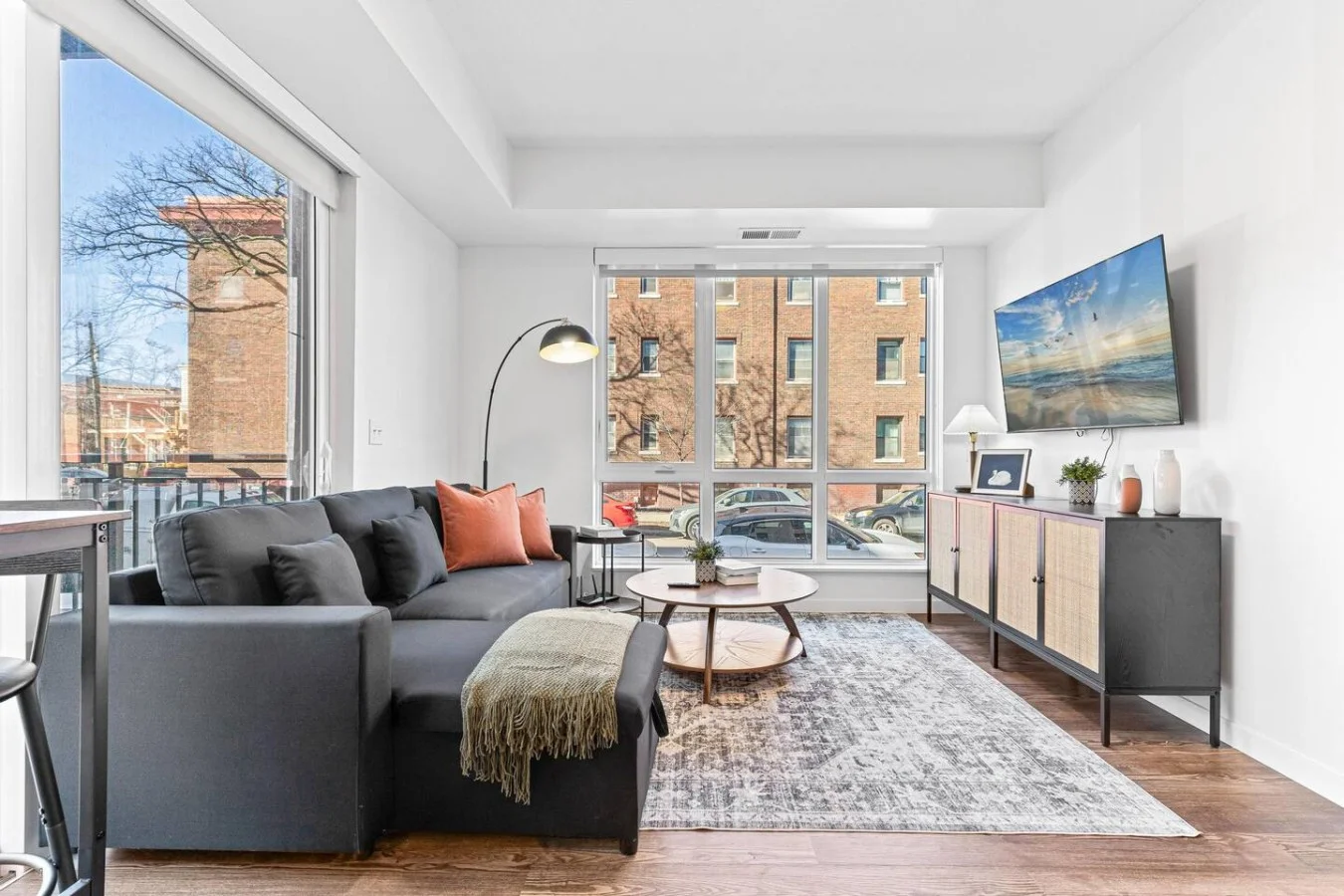 Uptown Chic 2BR 2BA w Gym near Lake, Trail & Shops