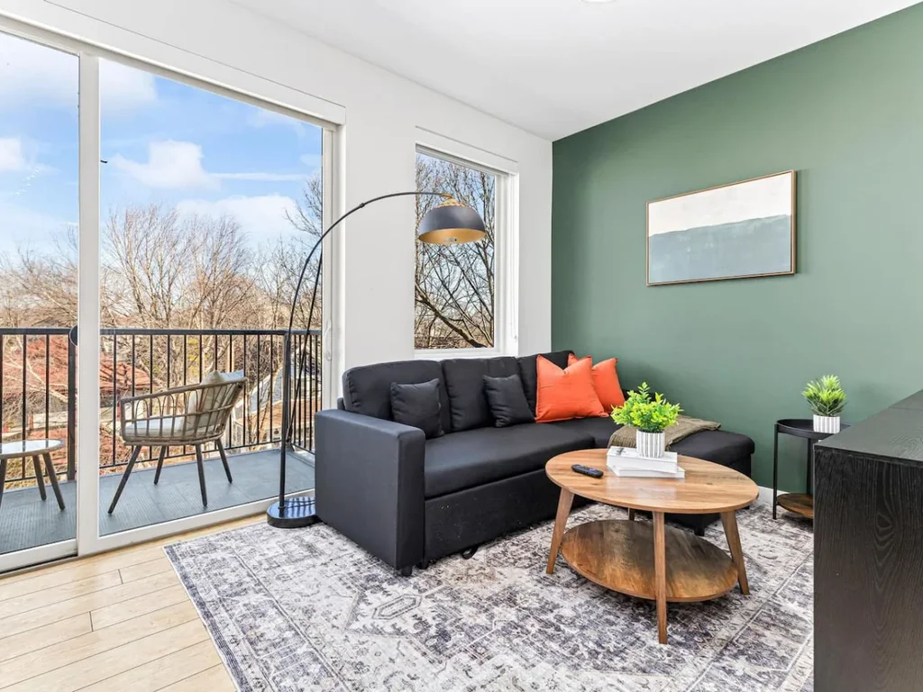 Stylish 1BD 1BA Condo w Patio, Free Wi-fi & Gym