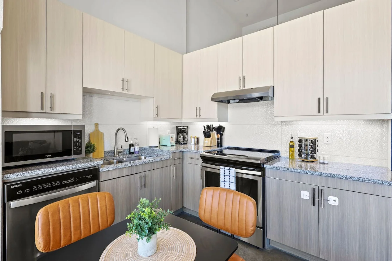 The kitchen’s open layout allows you to move freely as you prepare meals, with everything you need at your fingertips.