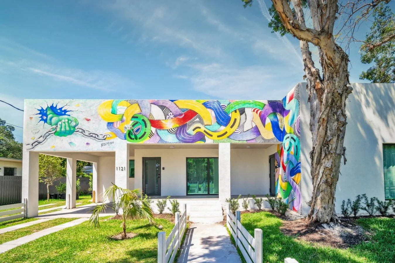 6BR|4BA| Art House W Gated Yard|5 min to Wyn Walls