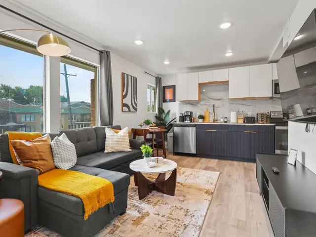 Designer 1 bed 1 bath w/Parking-Mins to DT&Baylor