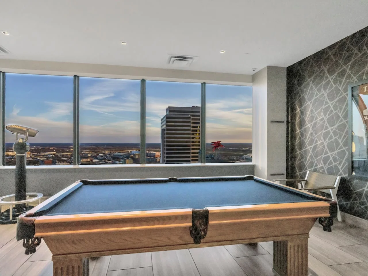 Spacious gaming room