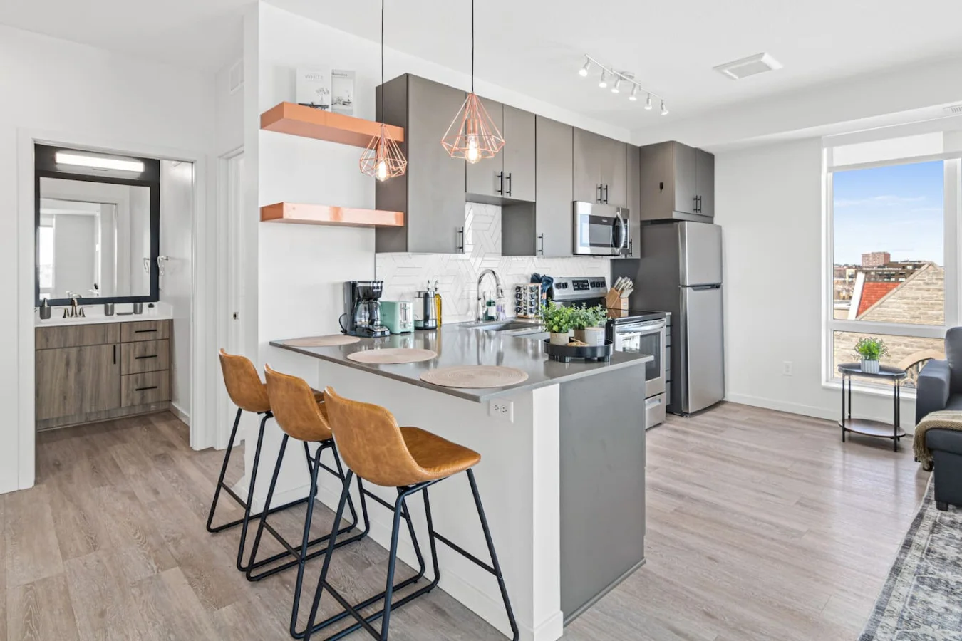 The kitchen’s open layout allows you to move freely as you prepare meals, with everything you need at your fingertips.