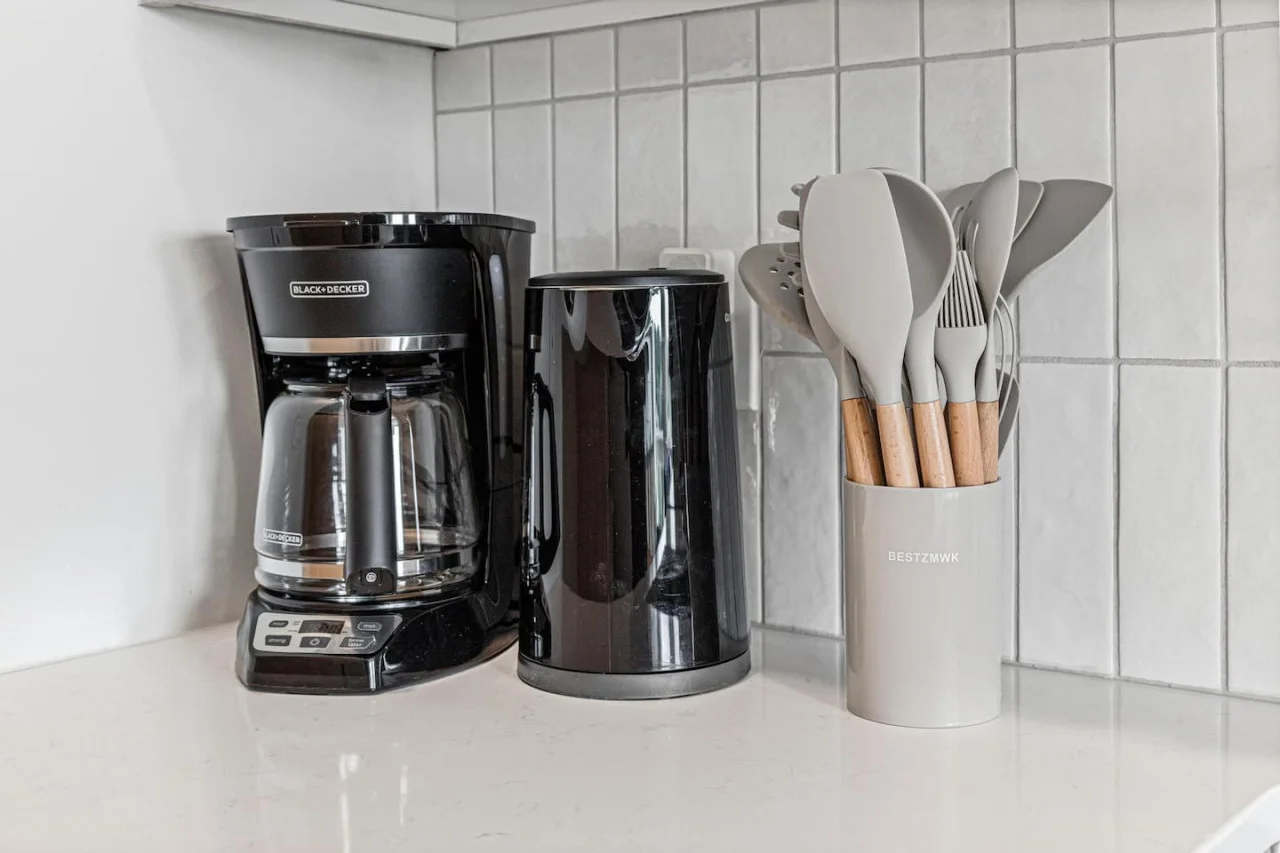 You’ll love the convenience of this fully equipped kitchen, where you can brew coffee, cook meals, or prepare snacks. The cozy layout and warm ambiance make cooking here a delightful part of your stay.