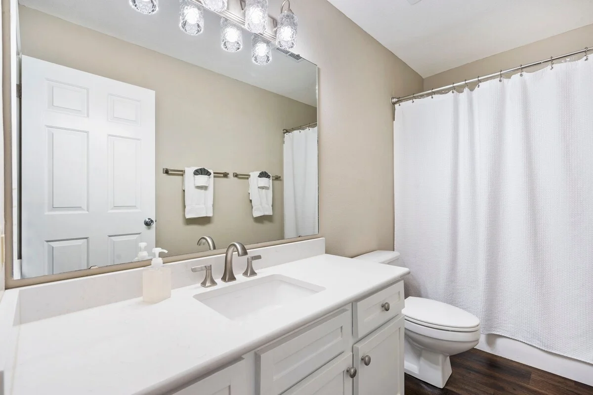 Guest bathroom next to the guest bedroom