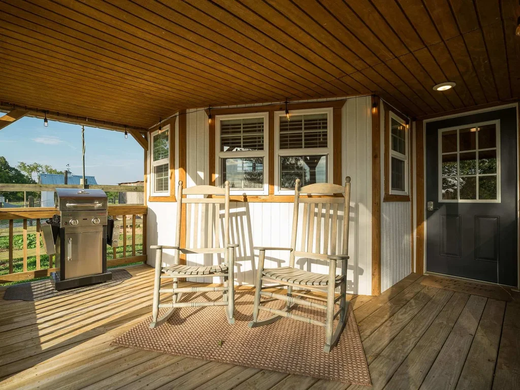 Lone Star Bungalow with Hiking & Lake access