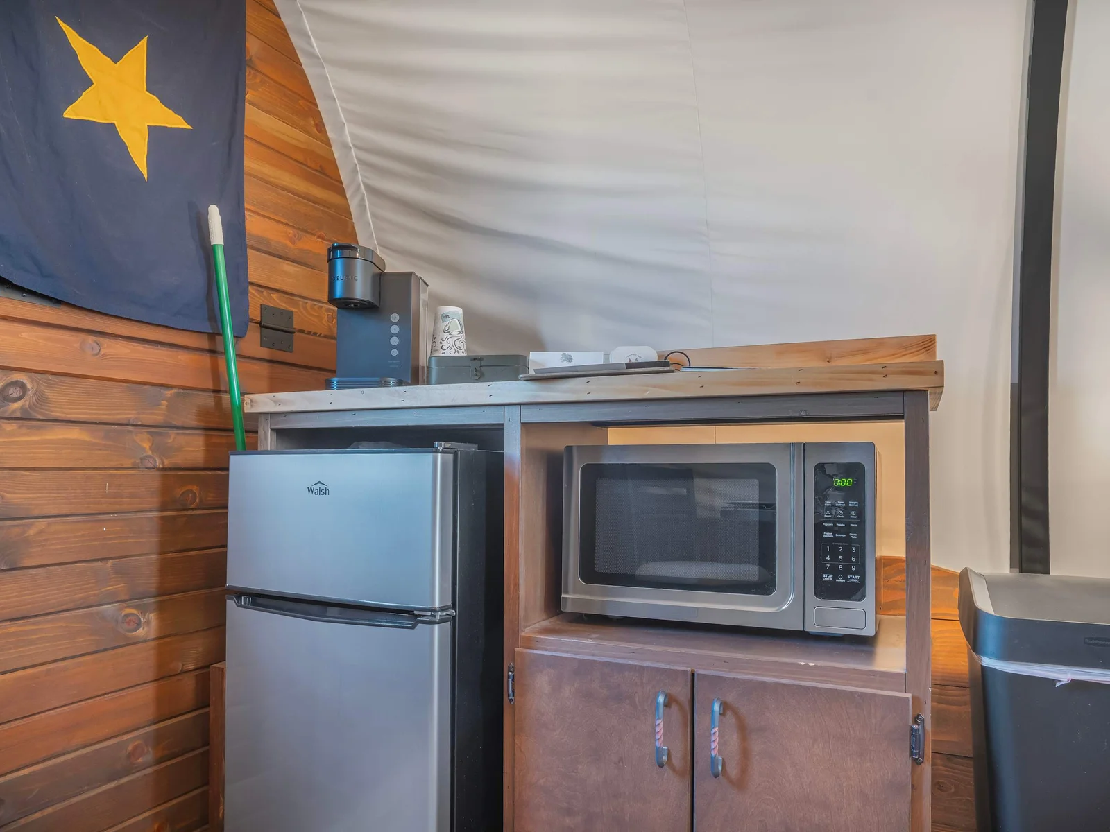 Mini fridge & Microwave