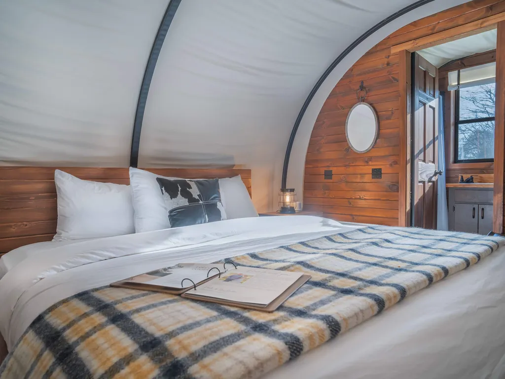 Romantic Wagon Escape | Lake access & Pickleball