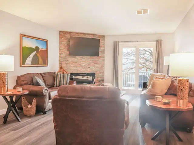 Ozark Lakeside Loft, Scenic View & Modern Comfort