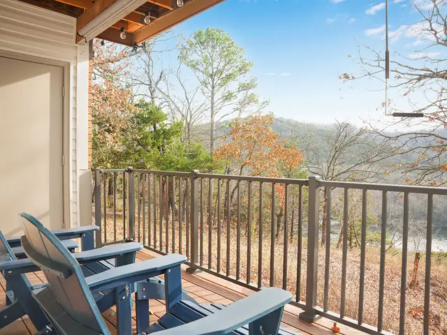 Ozark Lakeside Loft, Scenic View & Modern Comfort