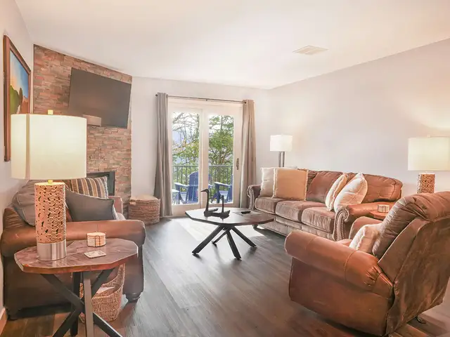 Ozark Lakeside Loft, Scenic View & Modern Comfort