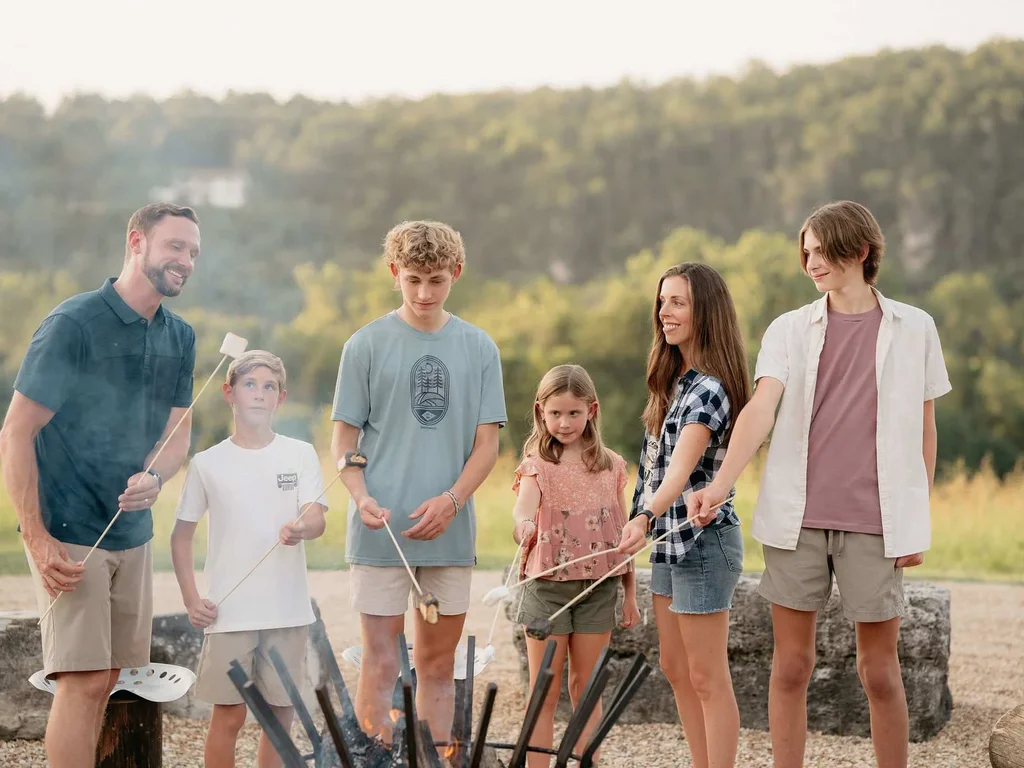 Glamping Wagon with Lake access + Golf carts