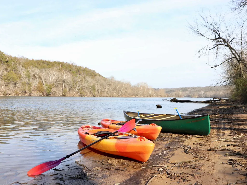 Lakeside Wagon Hideaway | Fishing & Pickleball