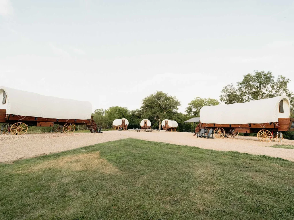 Private 6-Wagon Ranch | Sleeps 24 | Lake access
