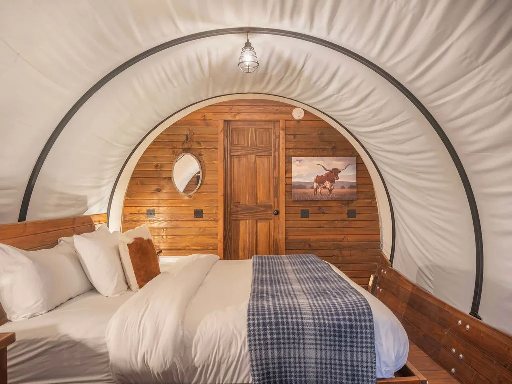 Cozy Couples Wagon | Lake Access + King bed