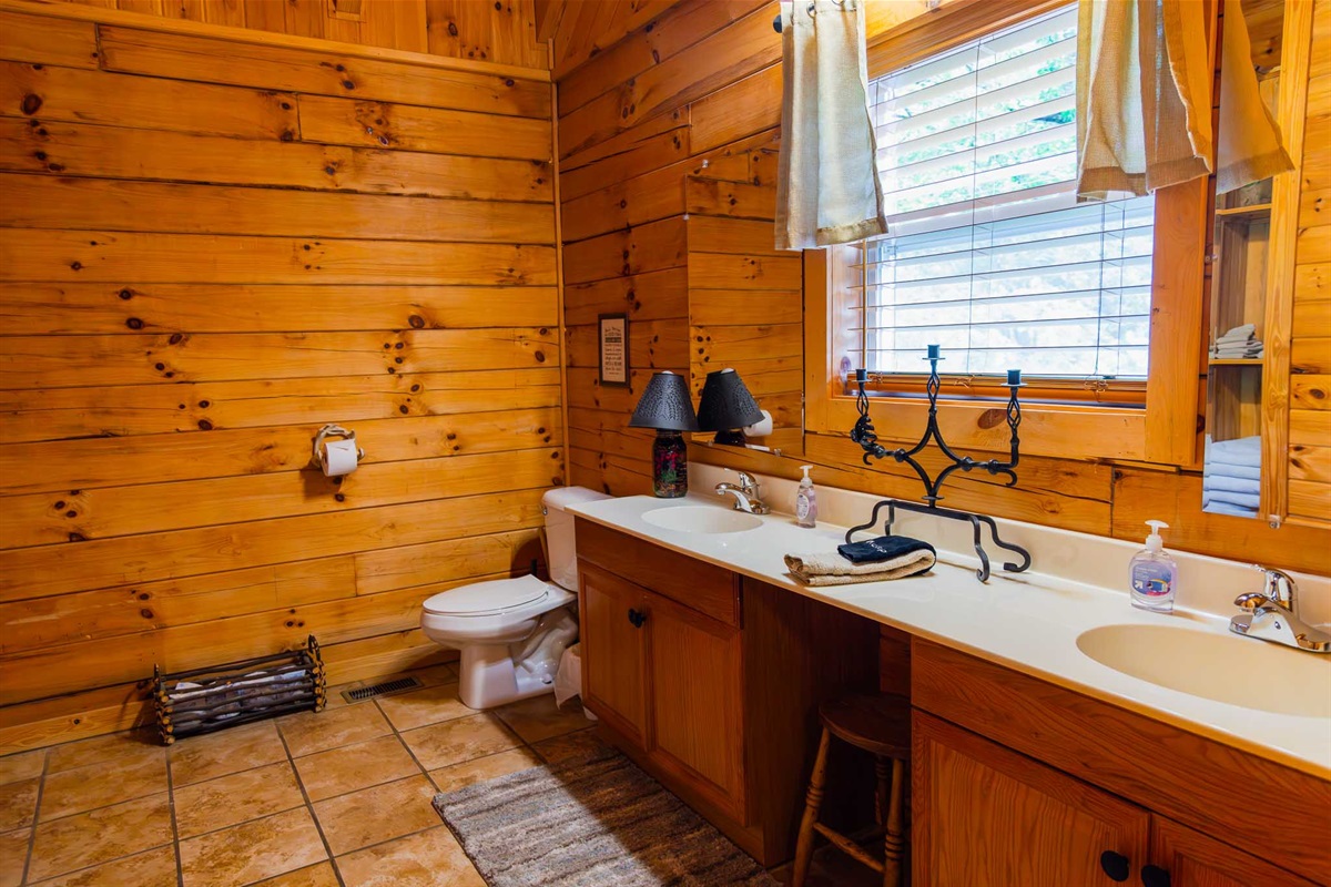 Eagle Nest Log Cabin