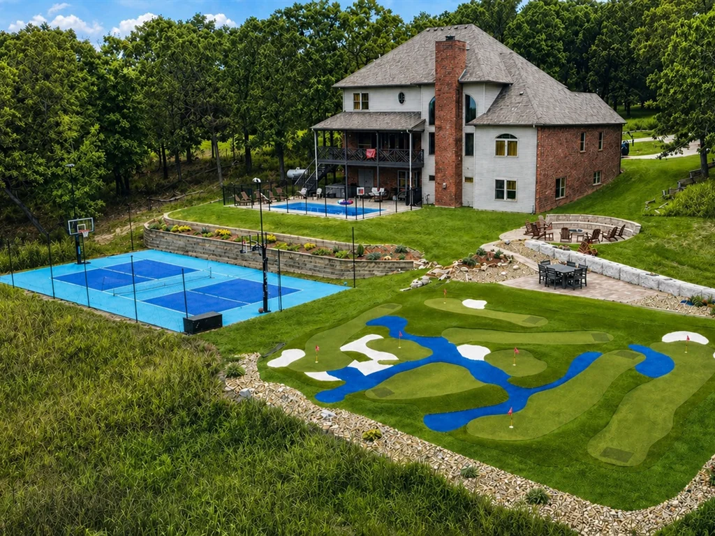 Lap of Luxury Lodge