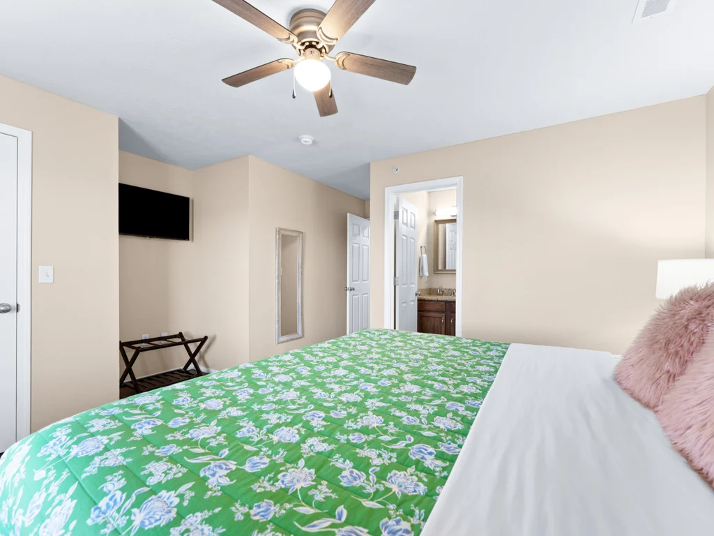 Side by Side Spacious Condos! Sleeps 16