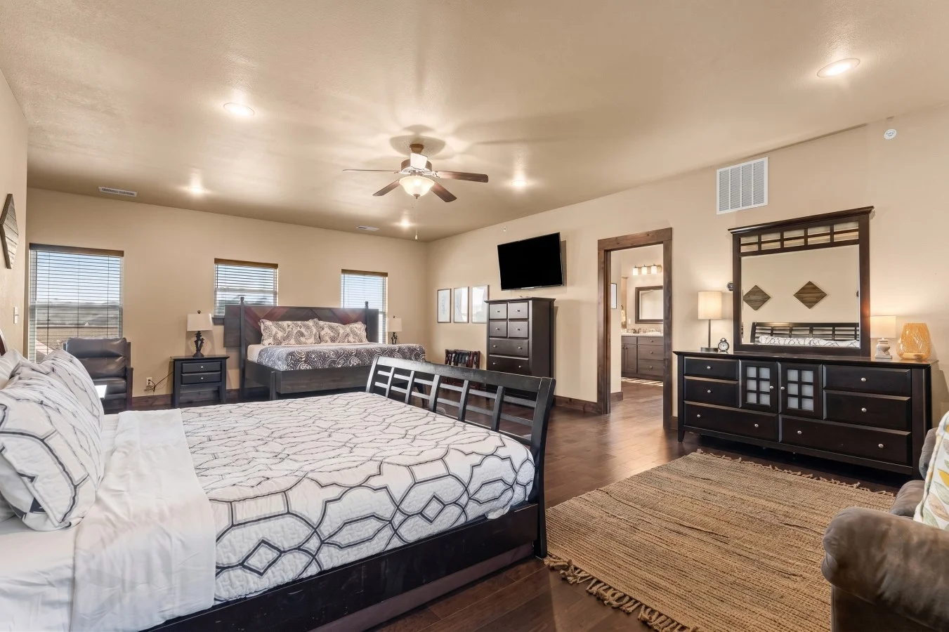 Who says you have to share? Enjoy the rare luxury of two King beds in one spacious room. Combined with a 55” screen, it’s the ultimate high-capacity retreat