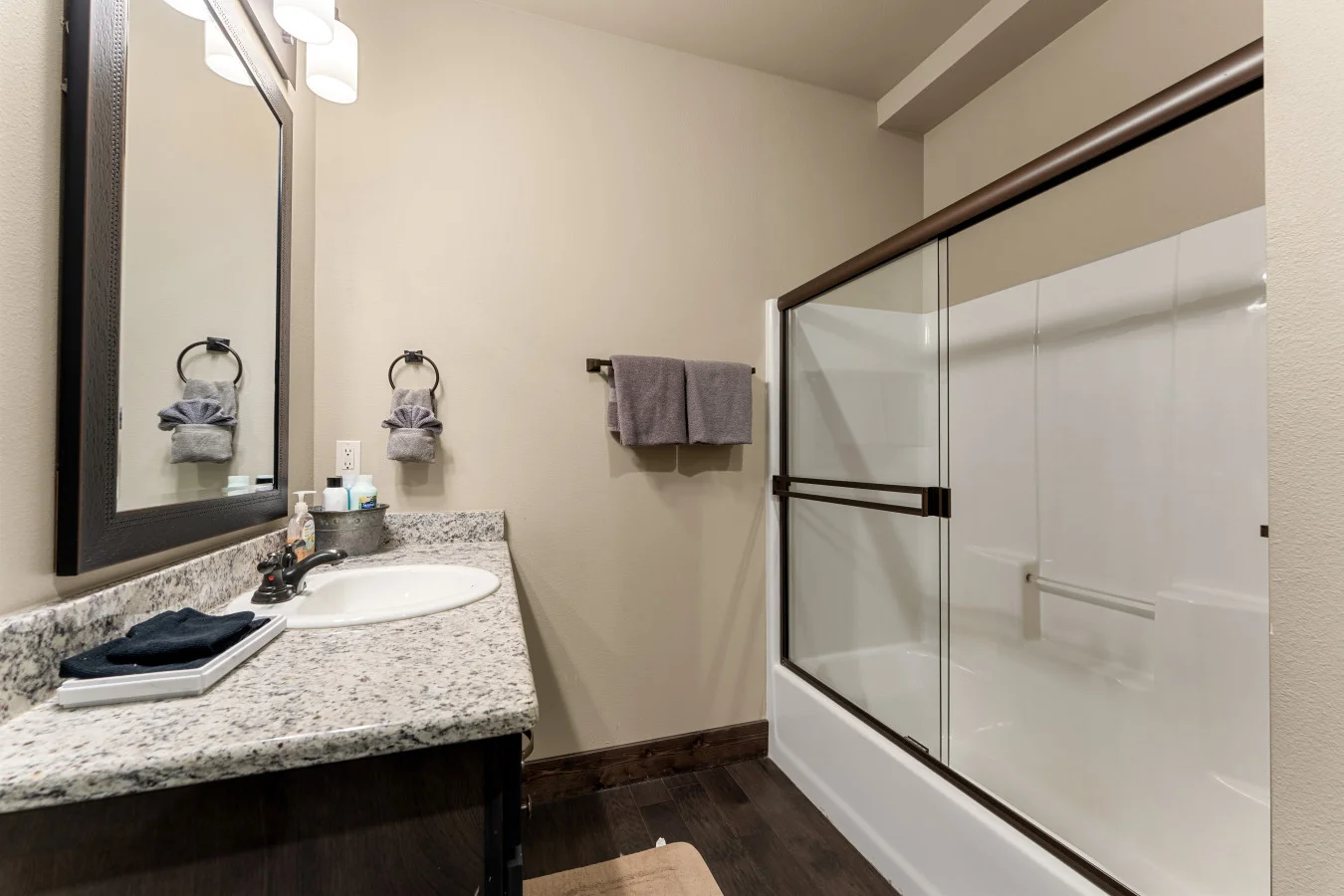 A well-appointed second bathroom conveniently located between guest rooms—perfect for families or groups who need a little extra space to get ready.