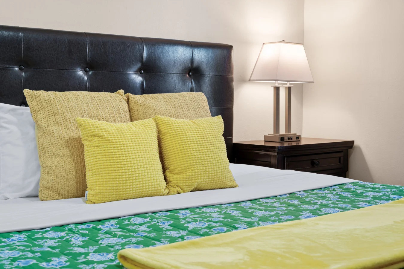 Serenity starts here. 🕊️ This bright bedroom is all about slow mornings and deep sleep. With a plush King bed and a quiet location away from the main hub, it’s a tranquil escape with the hallway bath just steps away