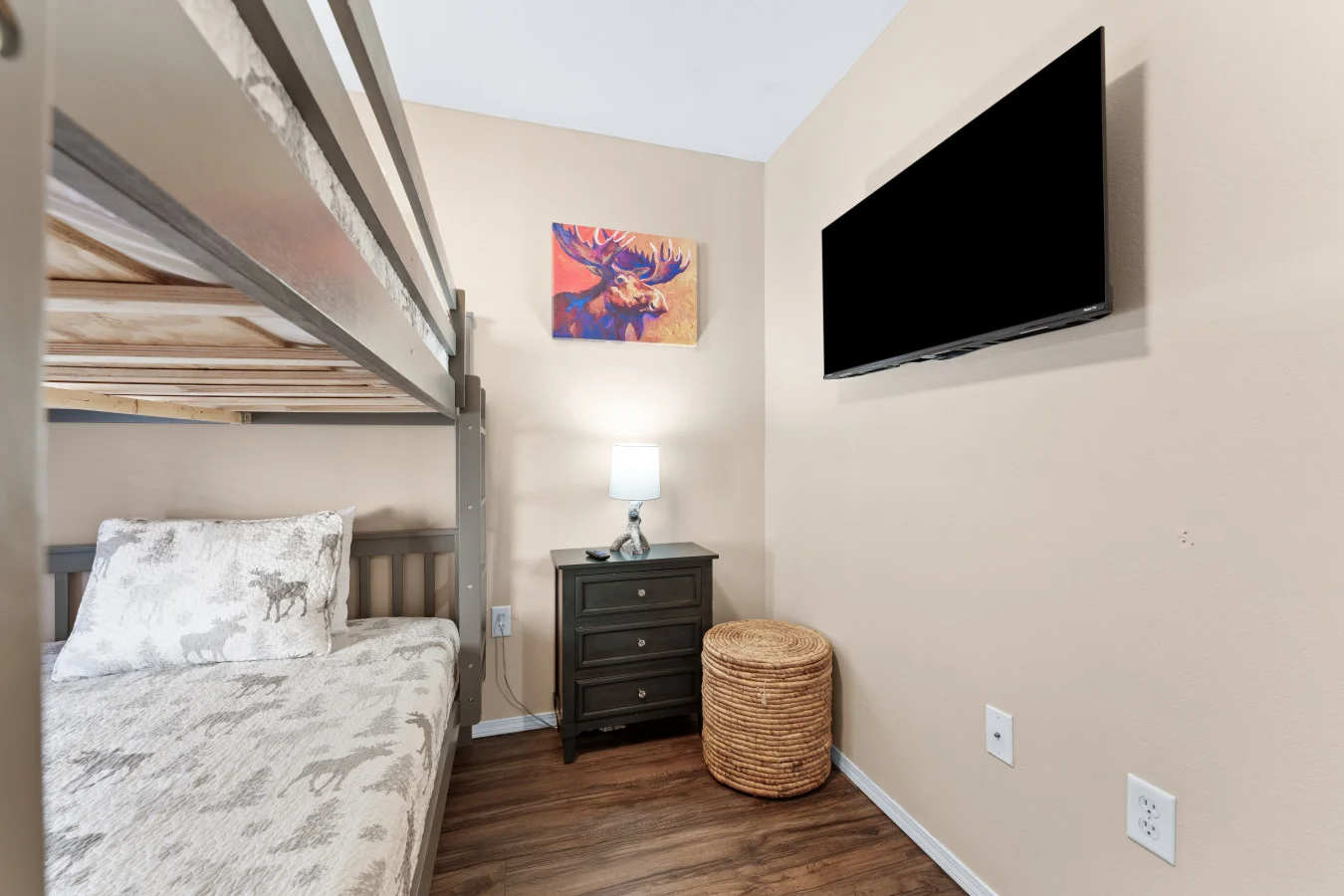 Room for the whole crew! 🏃‍♂️ This room is a kid-favorite, offering a fun 'clubhouse' vibe right off the main hallway. It’s the perfect spot for the little ones to recharge in a peaceful, family-friendly environment after a busy day of exploring.