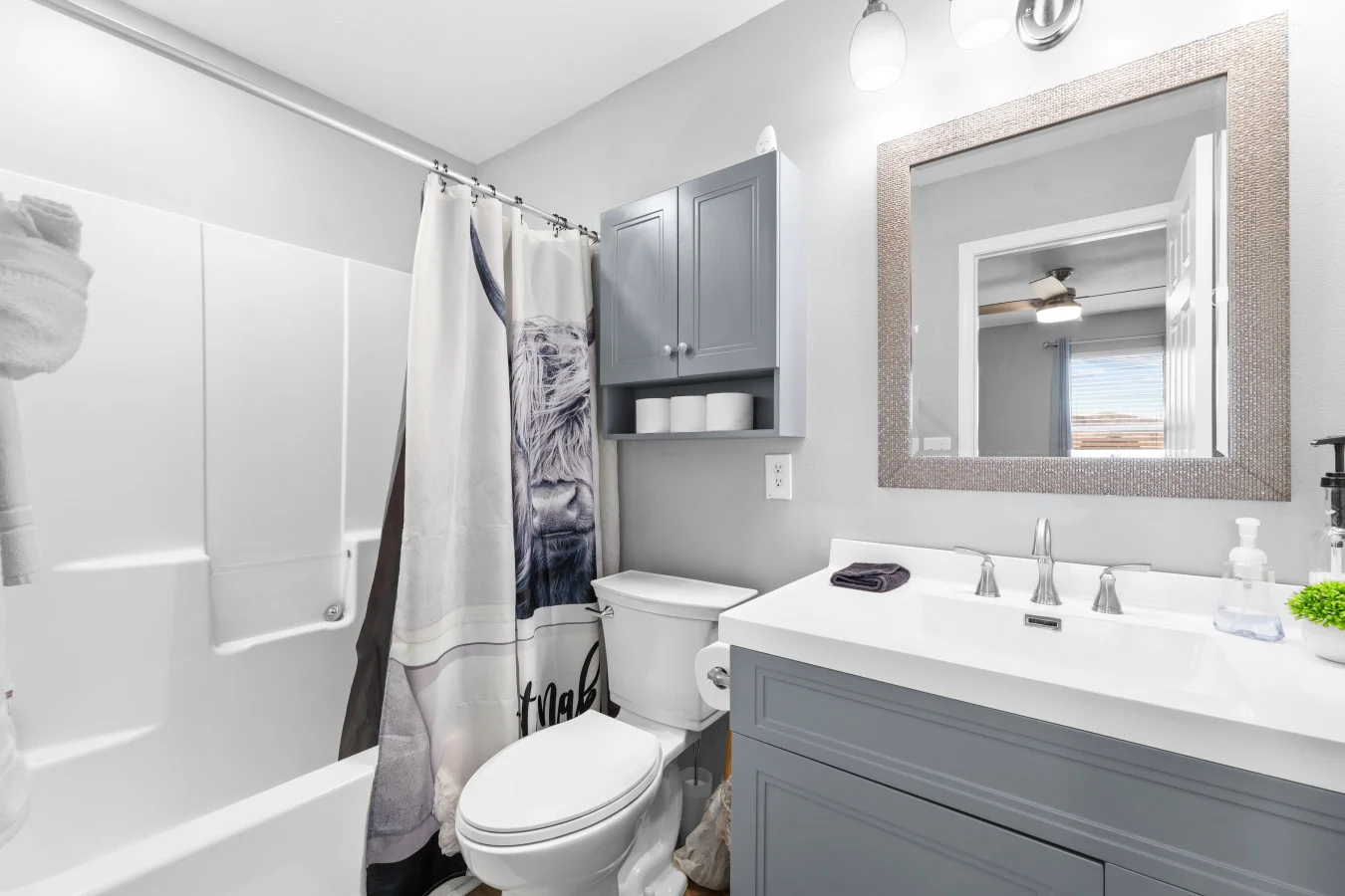 Clean, bright, and all yours. 🌿 Enjoy the convenience of a private bath designed for relaxation. This en-suite provides a serene environment to start your morning or wind down for a quiet night’s sleep