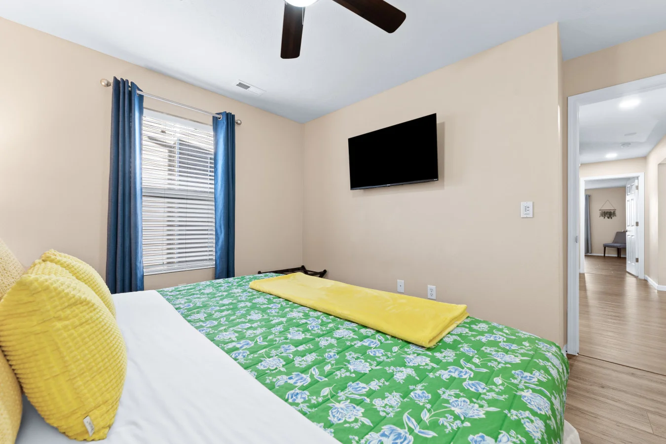 Serenity starts here. 🕊️ This bright bedroom is all about slow mornings and deep sleep. With a plush King bed and a quiet location away from the main hub, it’s a tranquil escape with the hallway bath just steps away