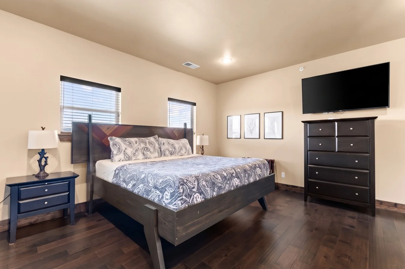 Who says you have to share? Enjoy the rare luxury of two King beds in one spacious room. Combined with a 55” screen, it’s the ultimate high-capacity retreat