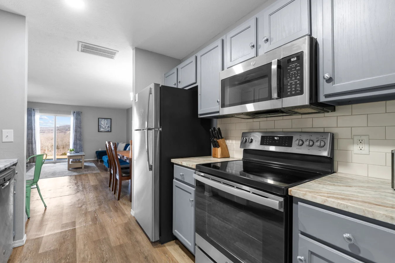 Morning light and absolute quiet. ☕️ Our modern kitchen is the perfect home base for a slow family breakfast. Fully equipped for easy meals, it's a peaceful space where you can enjoy each other's company before the day's fun