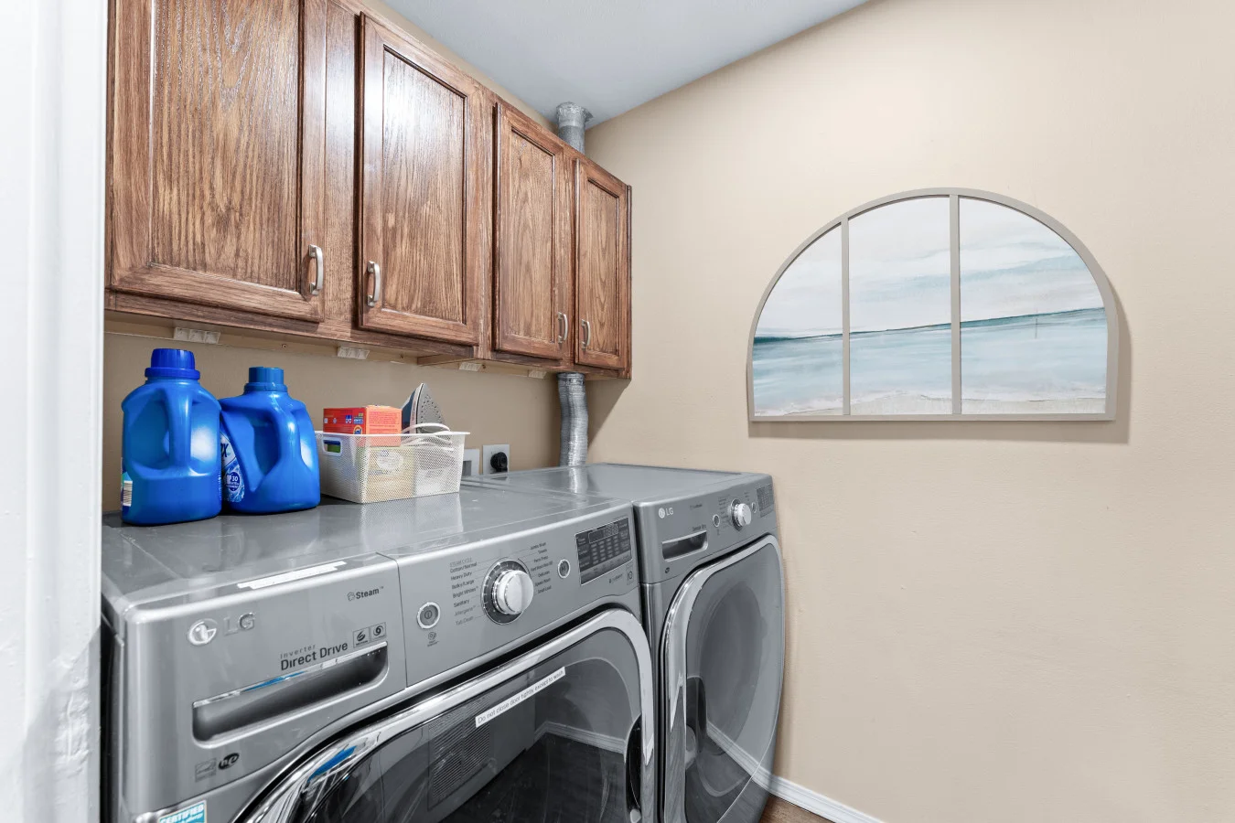 A must-have for active families. 🧺 Whether it’s freshening up clothes after a day of exploring or keeping up with the kids’ gear, our in-unit washer and dryer are here to make your stay seamless. Everything you need for a clean, comfortable, and quiet ret