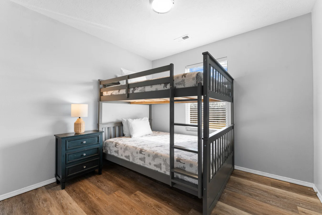 Room for the whole crew! 🏃‍♂️ This kid-favorite offers a fun 'clubhouse' vibe right off the main hallway. It’s the perfect spot for the little ones to recharge in a peaceful environment after a busy day of exploring