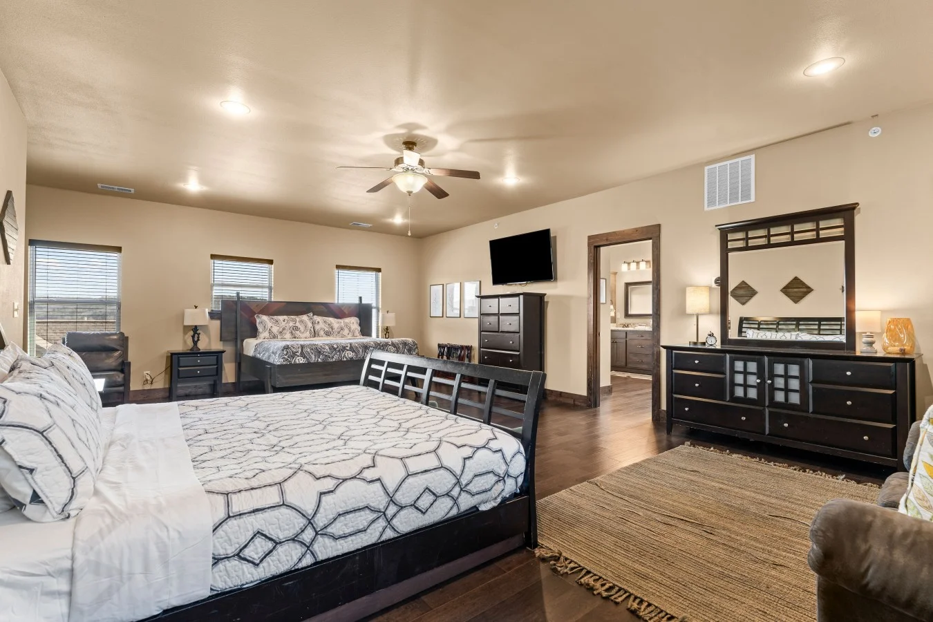 Who says you have to share? Enjoy the rare luxury of two King beds in one spacious room. Combined with a 55” screen, it’s the ultimate high-capacity retreat