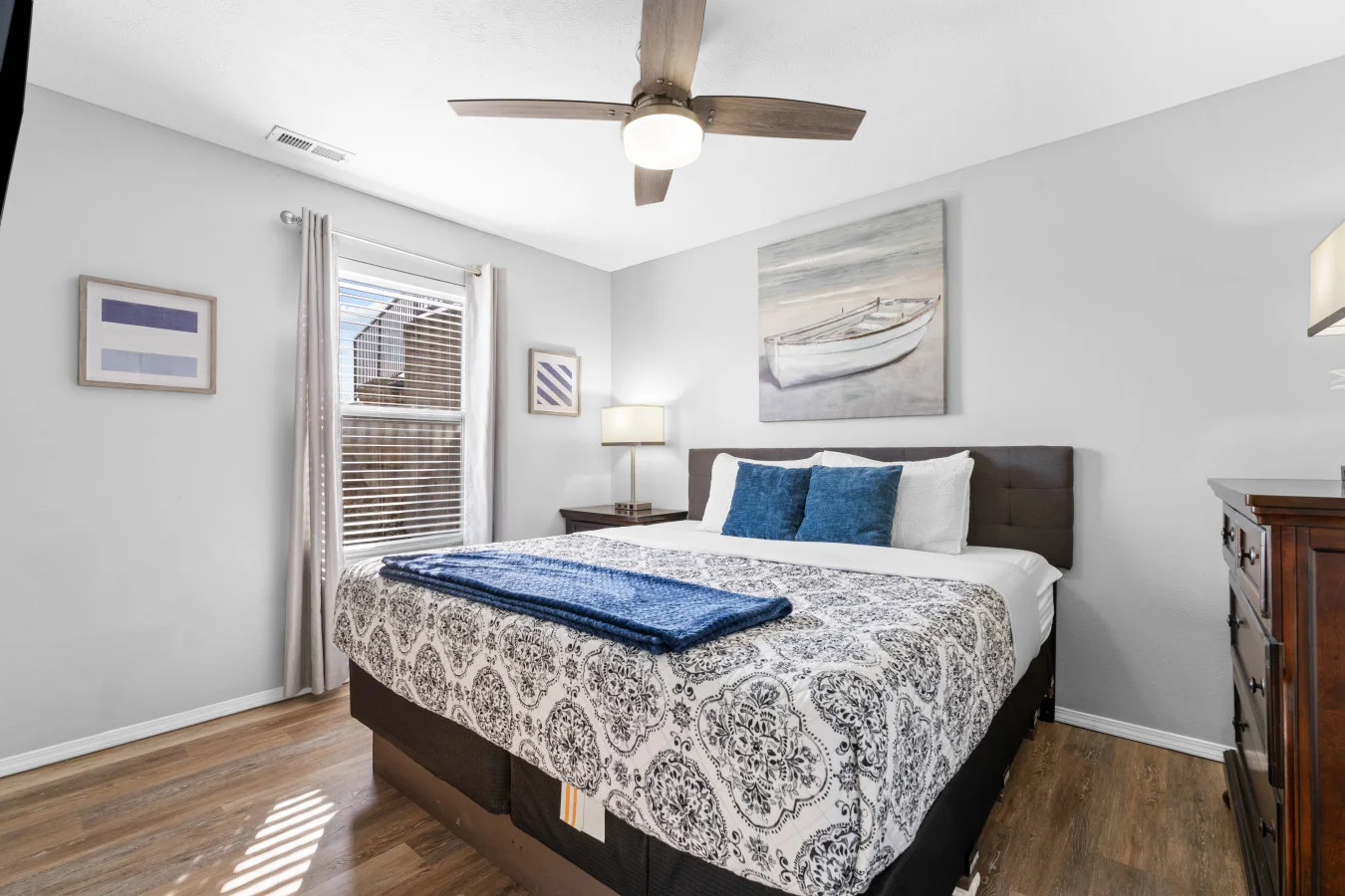 Serenity starts here. 🕊️ This bright bedroom is all about slow mornings and deep sleep. With a plush King bed and a quiet location away from the main hub, it’s a tranquil escape with the hallway bath just steps away