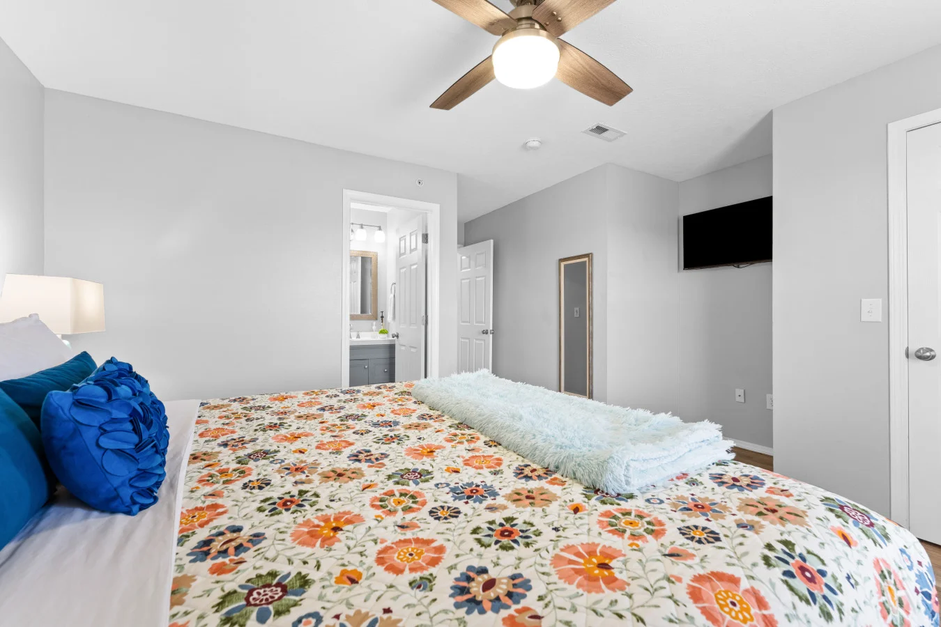 Rest and rejuvenation in every corner. 🕊️ Enjoy the peace of our primary bedroom, complete with a private en-suite. Clean, modern, and tucked away from the main living areas for maximum tranquility