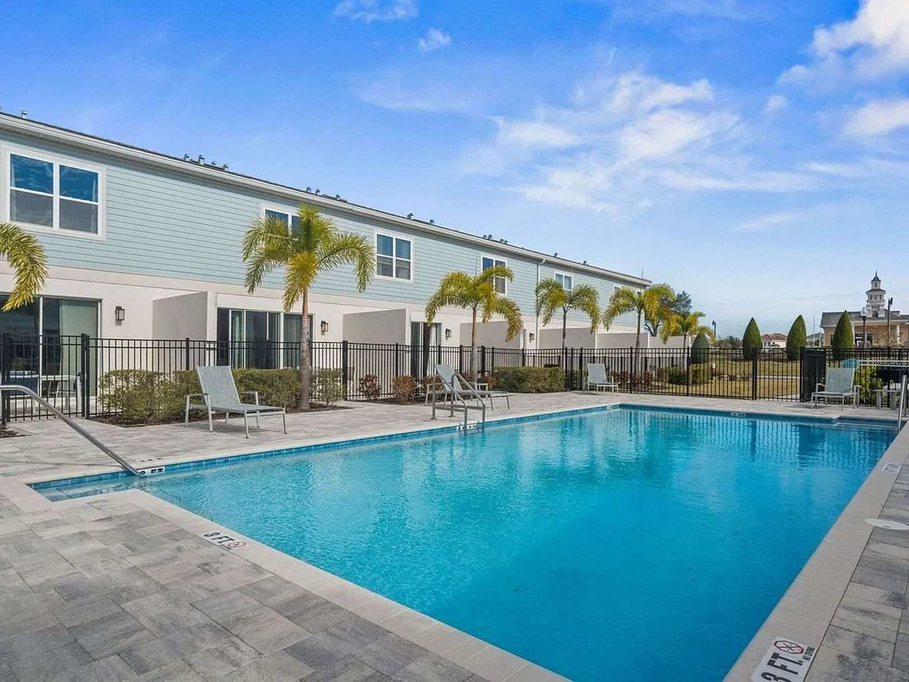 3BR townhouse near Disney w/ pool access